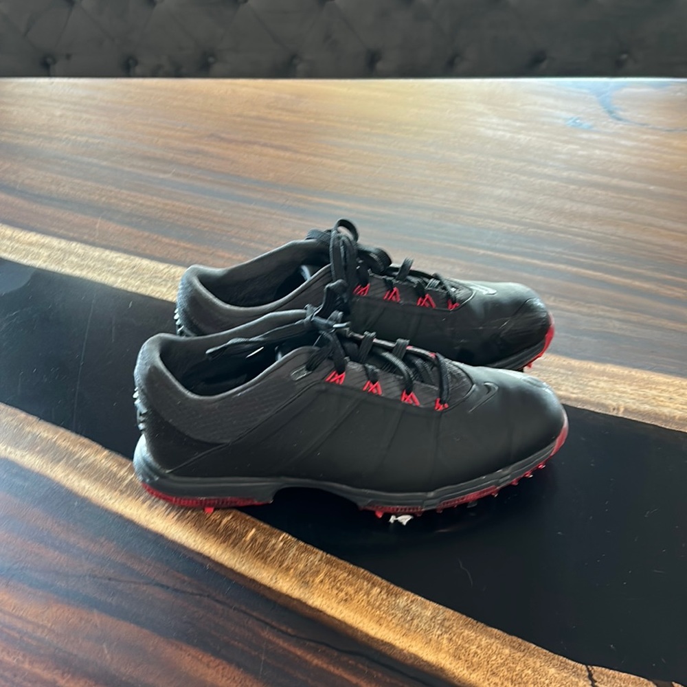 Nike men’s golf shoe size 9
